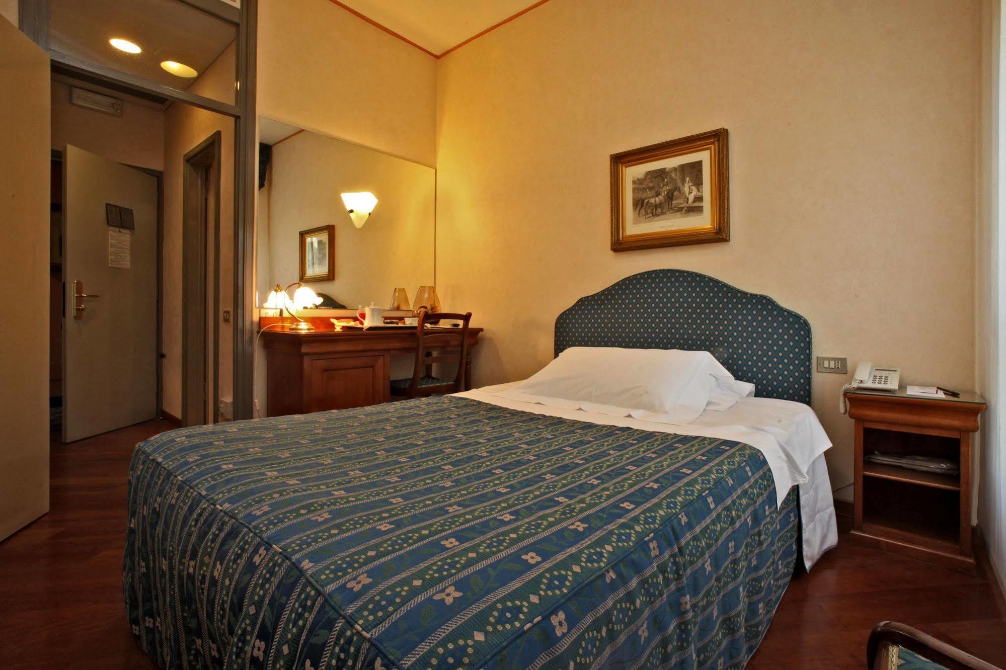 Hotel Terme Salvarola ซัสเซาโล ภายนอก รูปภาพ
